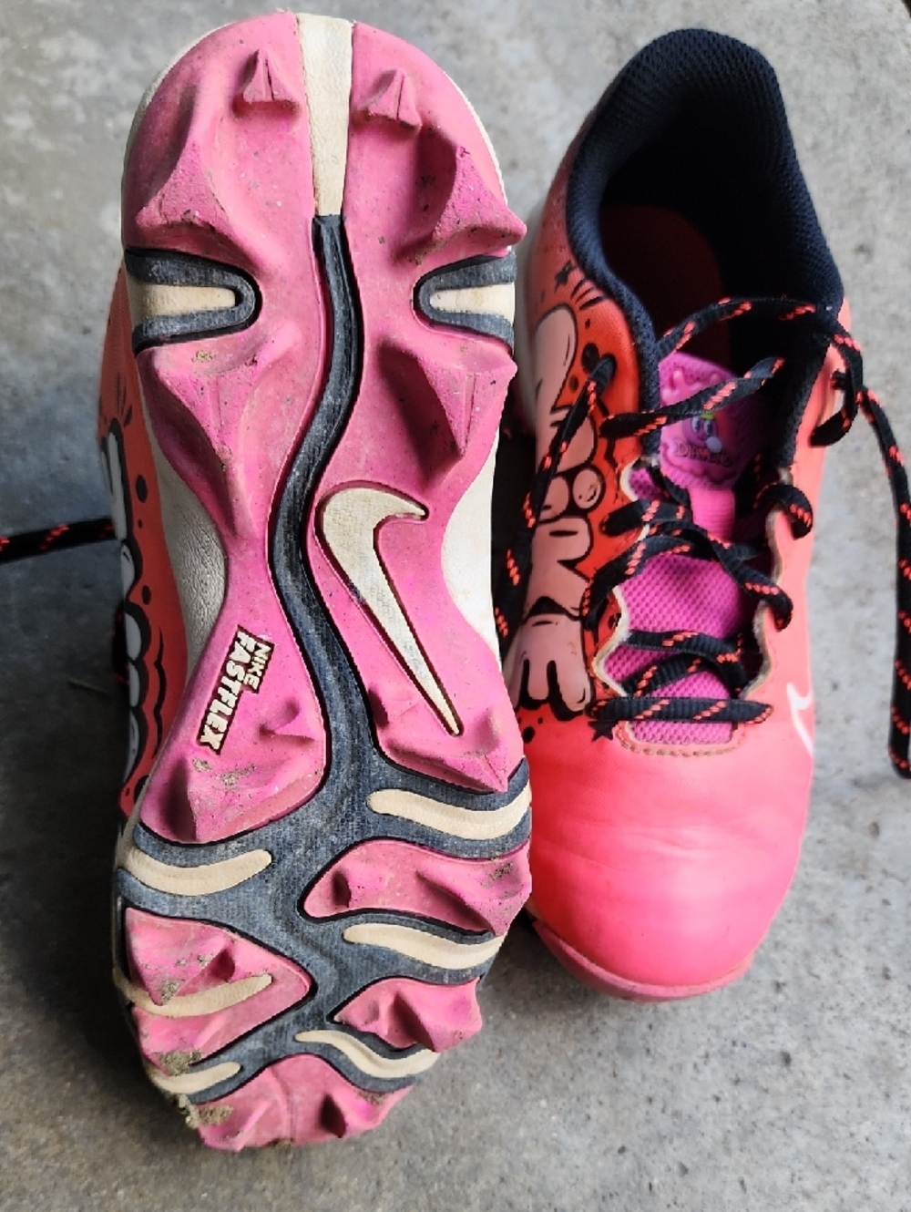 Nike Pink and Black Girls Athletic Sneakers - Picture 4 of 4